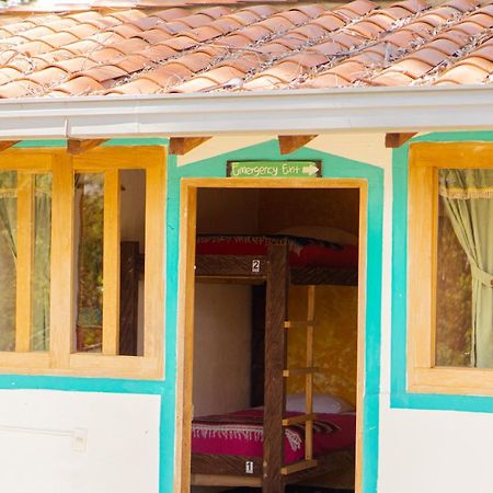 Bacoa Hostel Гуатапе Экстерьер фото