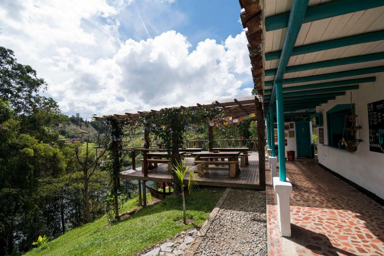 Bacoa Hostel Гуатапе Экстерьер фото